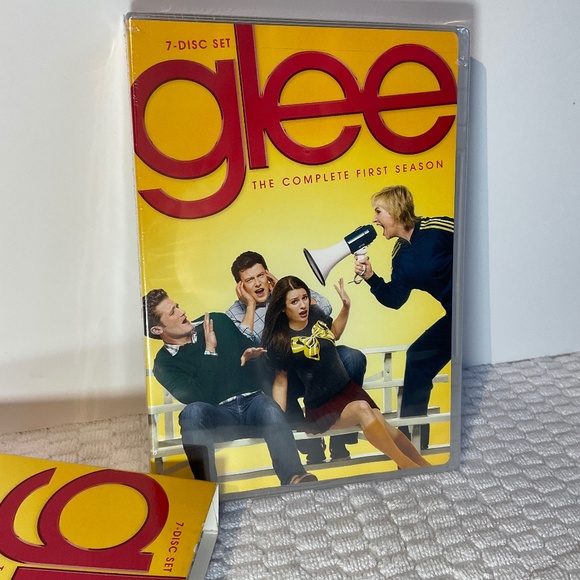Glee - The Complete First Season - DVD Video 7-Disc Set - New, Never Opened - Picture 6 of 11